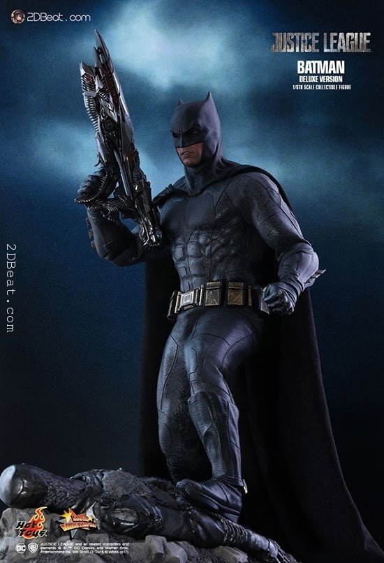 DC Comics BATMAN - Figurine Batman Deluxe 30 Cm - Figurine