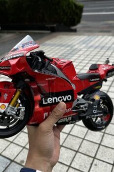 1/6 Scale Maisto GP Racing-Ducati Lenovo Team 2022 Toy Motorcycle Model Racing Alloy Diecast