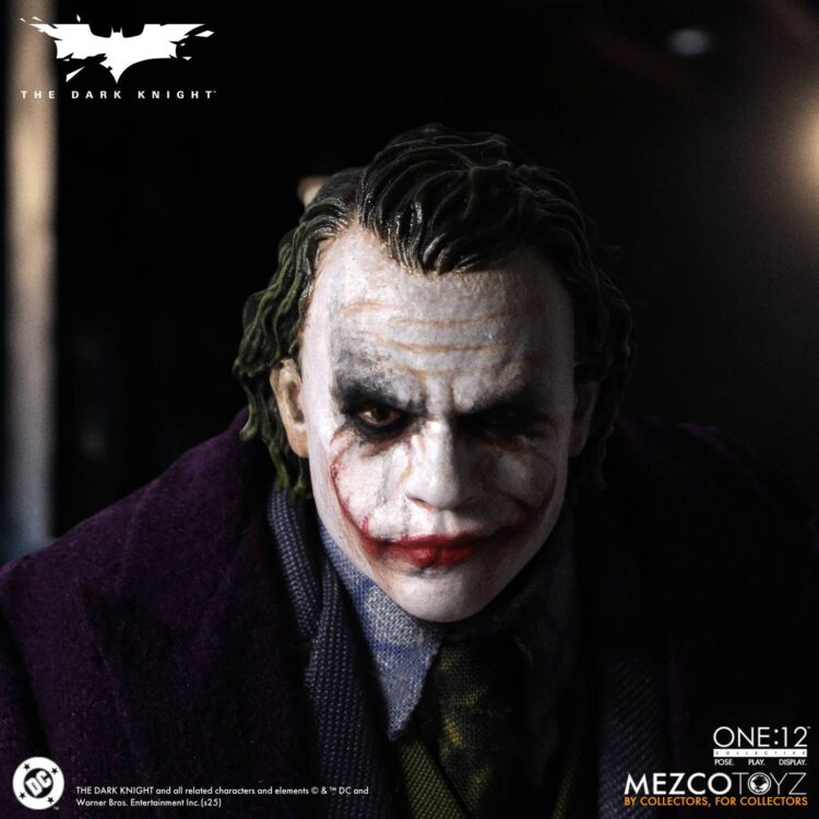 1/12 Scale MEZCO TOYZ The Dark Knight - The Joker Action Figure - Image 4