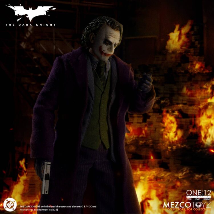 1/12 Scale MEZCO TOYZ The Dark Knight - The Joker Action Figure - Image 12