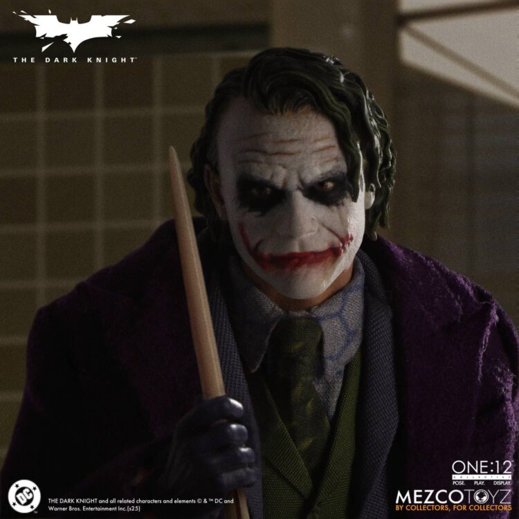 1/12 Scale MEZCO TOYZ The Dark Knight - The Joker Action Figure - Image 10