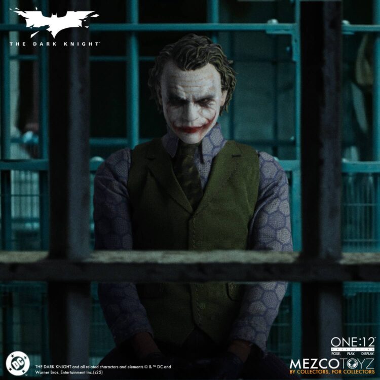 1/12 Scale MEZCO TOYZ The Dark Knight - The Joker Action Figure - Image 8