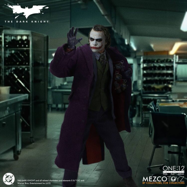 1/12 Scale MEZCO TOYZ The Dark Knight - The Joker Action Figure - Image 6